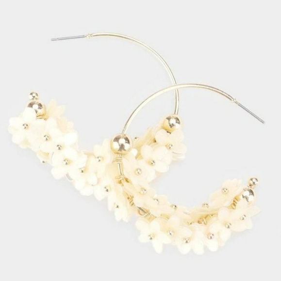 Jewelry - 💥Flower Half Hoop Earrings💥